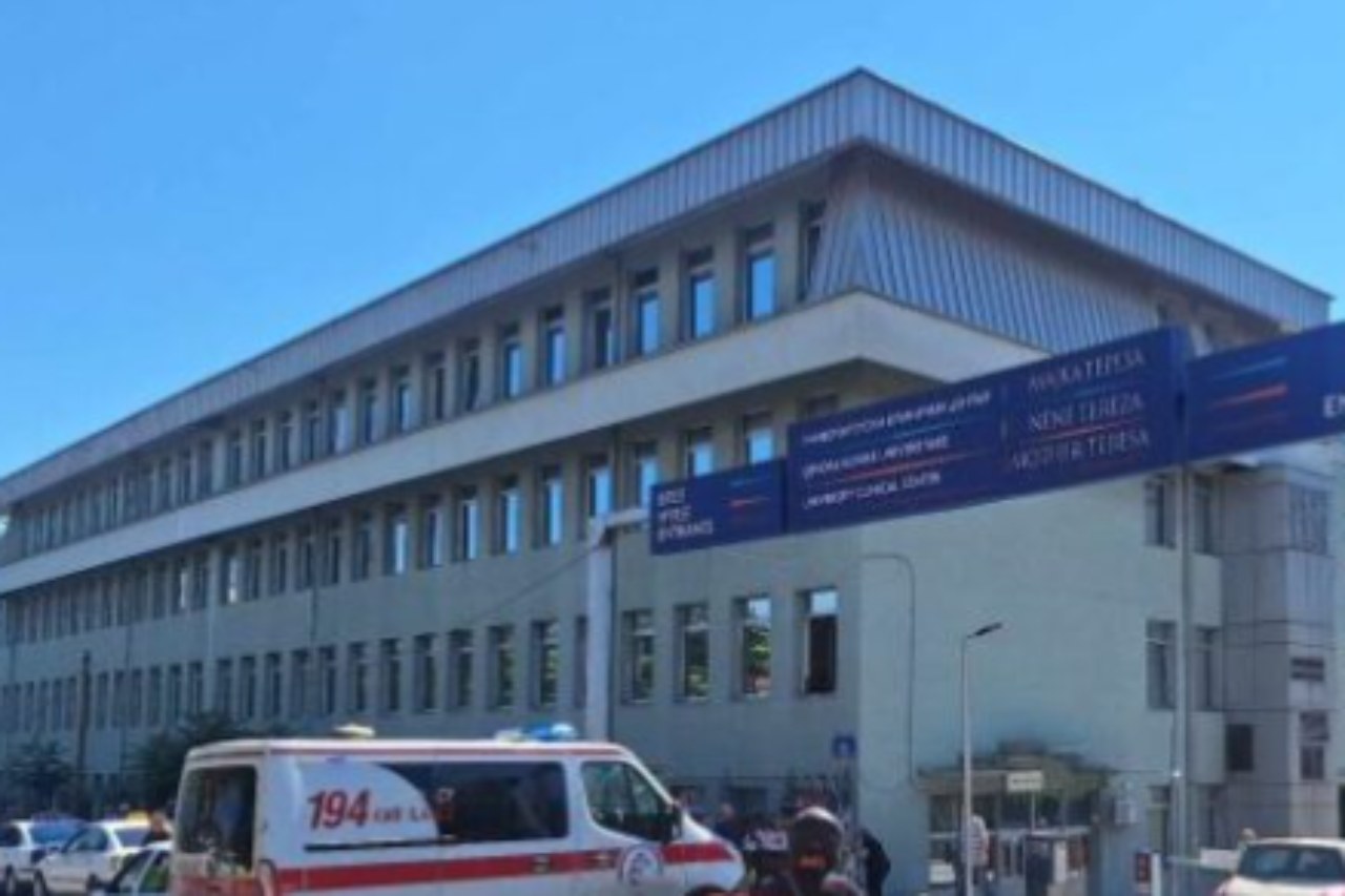 Колкумина во Македонија не одат на работа, а земаат државна плата - им плаќале 88.000 денари за чистење двор