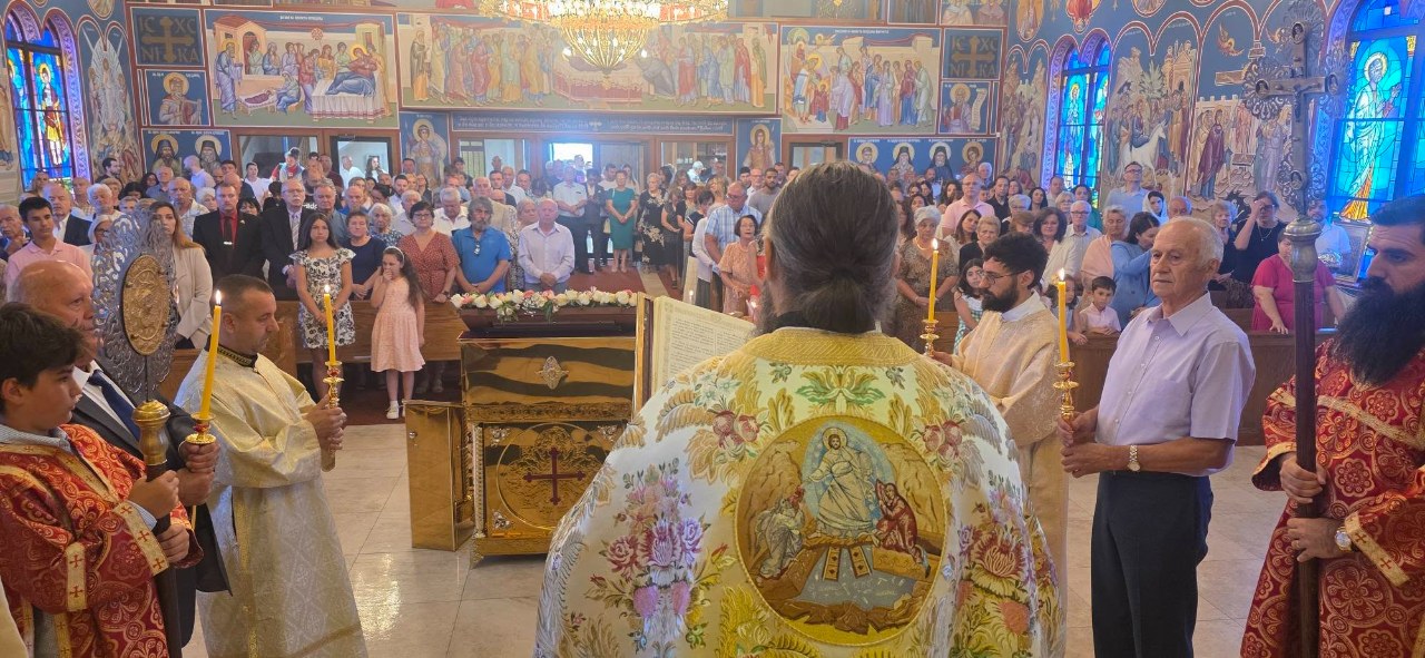 Свечено прославен патрониот празник на катедралниот храм „Св. Петар и Павле“ во Краун Поинт, Индијана - Протојереј Стојан Глигоров одликуван со граден крст