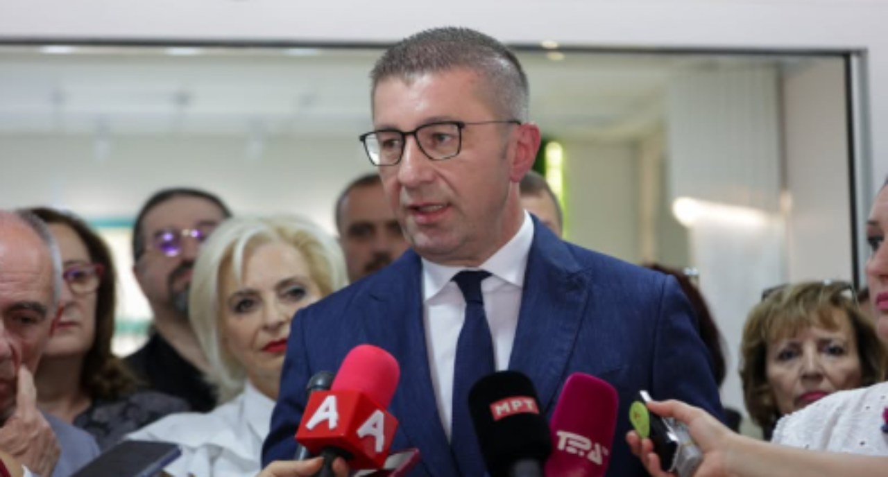 Мицкоски за враќањето на пасошот на Марковски: Има груба манипулација од локален јавен обвинител