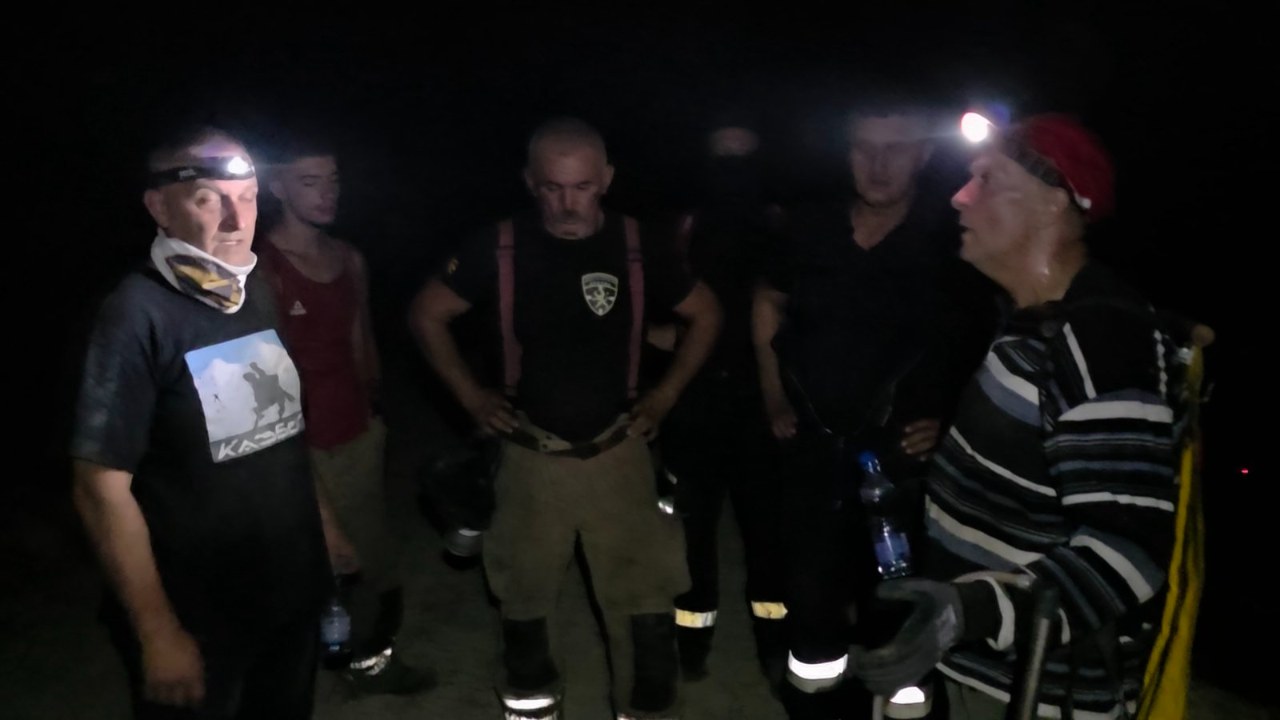 Тошевски: Следи уште една пеколна и долга ноќ за спас на Пелистер од огнот - се настојува во текот на ноќта да се сузбие најкритичниот фронт од пожарот