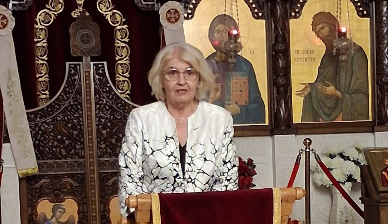 ВЕЧЕР СО ПОЕЗИЈАТА И ДУХОВНОСТА: Битолчанката Вера М. Самарјанин ги промовираше своите нови изданија во Кавадарци