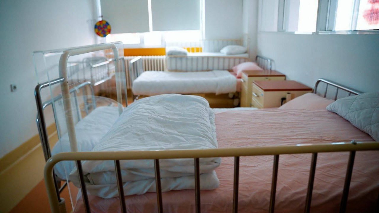 Нова хумана донација за прилепската болница: Компанијата „WIK“ донираше 25 детски креветчиња за ЈЗУ „Борка Талески“
